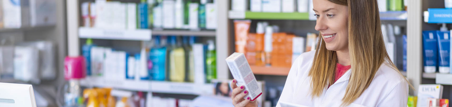 pharmacist uses a tablet to look up an e-prescription and verify dosage